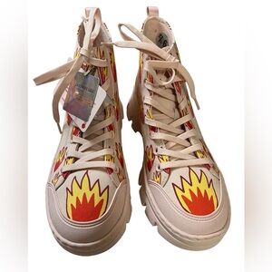 NWT Skechers Women's Ricardo Cavolo Roadies Surge - Tiny Flames Boots Size 9.5